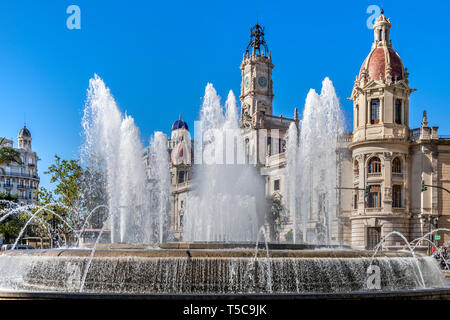 Rathaus und Brunnen, Plaza del Ayuntamiento Square, Valencia, Comunidad Valenciana, Spanien Stockfoto