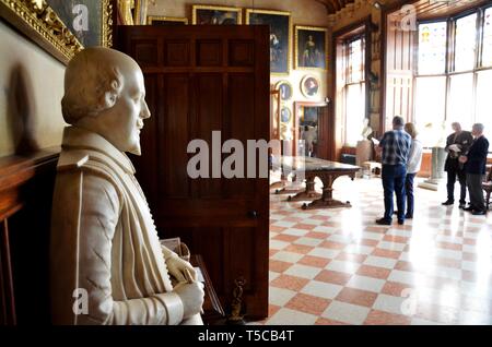 Büste von William Shakespeare in der Großen Halle in Charlecote Haus, Warwickshire, England, Großbritannien Stockfoto