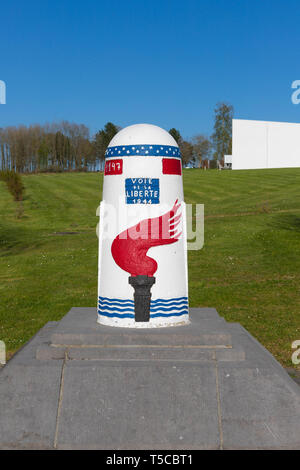 Bastogne, Belgien, 20. April 2019 Meilenstein der Befreiung Route' voie de la Liberte 1944", die in St. Mere Eglise begann, was war die erste Stadt, die Stockfoto