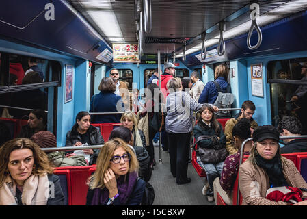 Fahrgäste in der Metro in Lissabon, Portugal Stockfoto