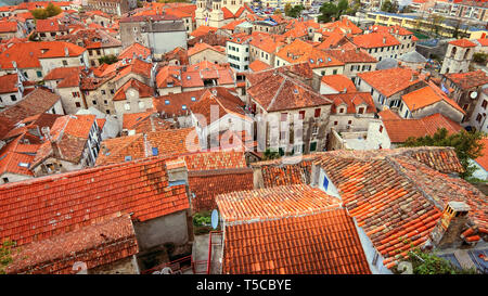 Rot Keramik Dächer von Kotor, Montenegro, Altstadt Stockfoto