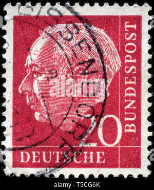 Briefmarke aus der Bundesrepublik Deutschland in der Bundespräsident Theodor Heuss Serie 1954 ausgestellt Stockfoto