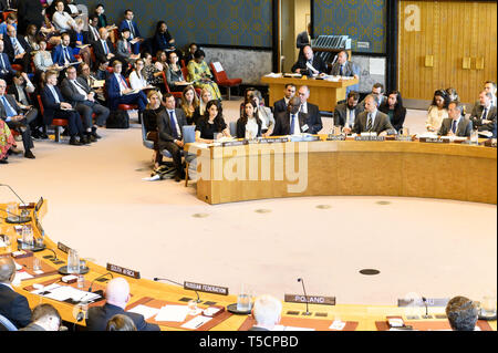 New York, NY, USA. 23 Apr, 2019. Nadias Initiative. Internationale Menschenrechtsanwalt AMAL CLOONEY (ganz links an der anderen Seite der Tabelle) in einer Rede vor dem Sicherheitsrat der Vereinten Nationen Konferenz am Sitz der Vereinten Nationen in New York City am 23. April 2019. Quelle: Michael Brochstein/ZUMA Draht/Alamy leben Nachrichten Stockfoto