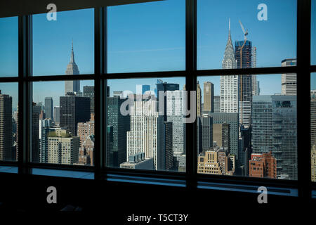 New York, USA. 23 Apr, 2019. Gebäude von Midtown Manhattan sind vom Sitz der Vereinten Nationen in New York gesehen, 23. April 2019. Credit: Li Muzi/Xinhua/Alamy leben Nachrichten Stockfoto