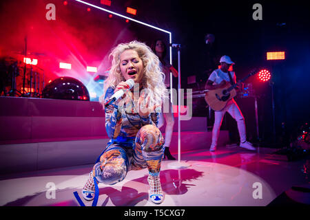 Oslo, Norwegen. 23 Apr, 2019. Norwegen, Oslo - 23. April 2019. Der britische Sänger und Songwriter Rita Ora führt ein Live Konzert in Sentrum Scene in Oslo. (Foto: Gonzales Foto/Alamy leben Nachrichten Stockfoto