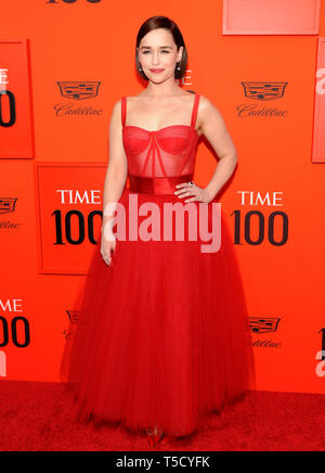 New York, NY, USA. 23 Apr, 2019. Emilia Clarke besucht die 2019 mal 100 Gala im Frederick S. Rose Hall, Jazz at Lincoln Center am 23. April 2019 in New York City. Quelle: John Palmer/Medien Punch/Alamy leben Nachrichten Stockfoto