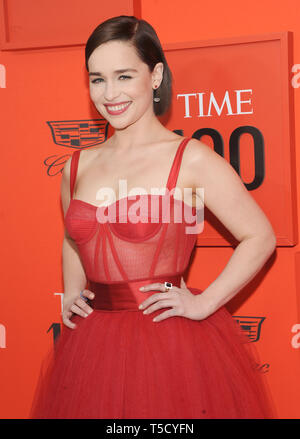 New York, NY, USA. 23 Apr, 2019. Emilia Clarke besucht die 2019 mal 100 Gala im Frederick S. Rose Hall, Jazz at Lincoln Center am 23. April 2019 in New York City. Quelle: John Palmer/Medien Punch/Alamy leben Nachrichten Stockfoto