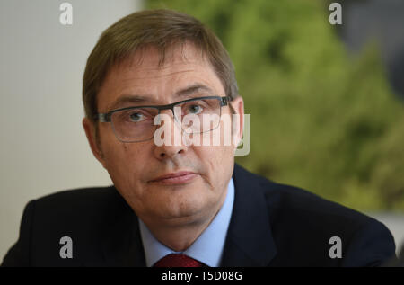 Bremen, Deutschland. 24 Apr, 2019. Dierk Schittkowski, Leiter des Amtes für Verfassungsschutz in Bremen, bei der Vorstellung der Bremer Verfassungsschutzbericht 2018 aufgezeichnet. Quelle: Carmen Jaspersen/dpa/Alamy leben Nachrichten Stockfoto