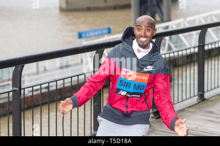 London, Großbritannien. 24. Apr 2019. Virgin Money London Marathon Photocall Sir Mo Farah 2018 Chicago Marathon Meister, mehrfacher Olympiasieger und World Track Champion, Kredit: Ian Davidson/Alamy leben Nachrichten Stockfoto