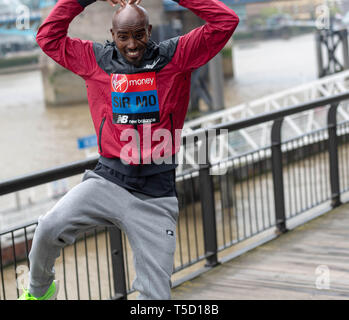 London, Großbritannien. 24. Apr 2019. Virgin Money London Marathon Photocall Sir Mo Farah 2018 Chicago Marathon Meister, mehrfacher Olympiasieger und World Track Champion, Kredit: Ian Davidson/Alamy leben Nachrichten Stockfoto