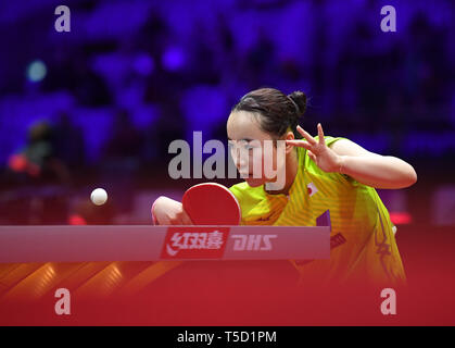 Budapest. 24 Apr, 2019. Ito Mima von Japan konkurriert während singles Runde der Frauen von 32 Match zwischen Sun Yingsha von China und Ito Mima Japans in 2019 ITTF World Tischtennis-WM in Budapest, Ungarn am 24. April 2019. Credit: Lu Yang/Xinhua/Alamy leben Nachrichten Stockfoto