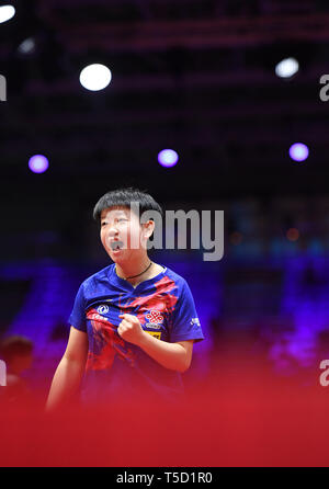Budapest. 24 Apr, 2019. Sun Yingsha von China feiert Während singles Runde der Frauen von 32 Match zwischen Sun Yingsha von China und Ito Mima Japans in 2019 ITTF World Tischtennis-WM in Budapest, Ungarn am 24. April 2019. Credit: Lu Yang/Xinhua/Alamy leben Nachrichten Stockfoto