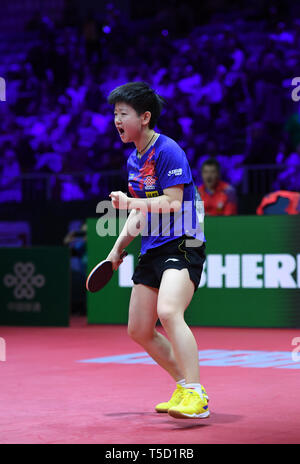 Budapest. 24 Apr, 2019. Sun Yingsha von China feiert Während singles Runde der Frauen von 32 Match zwischen Sun Yingsha von China und Ito Mima Japans in 2019 ITTF World Tischtennis-WM in Budapest, Ungarn am 24. April 2019. Credit: Lu Yang/Xinhua/Alamy leben Nachrichten Stockfoto