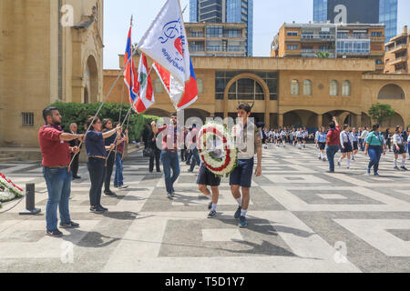 Beirut, Libanon. 24 Apr, 2019. Libanesische Pfadfinder in Beirut Mark der 104. Jahrestag des Armenischen Völkermordes mit einem Service der Erinnerung am Denkmal der Märtyrer St. Stephano Kirche die im Jahr 1915 1,5 Millionen Armenier im Osmanischen Reich zu gedenken. Die Türkei sich standhaft weigerte sich, erkennt die Ansprüche und Streitigkeiten die Zahlen Credit: Amer ghazzal/Alamy leben Nachrichten Stockfoto