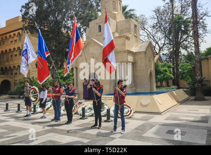 Beirut, Libanon. 24 Apr, 2019. Antranik Pfadfinder in Beirut Mark der 104. Jahrestag des Armenischen Völkermordes mit einem Service, der Erinnerung und der Kranzniederlegung am Denkmal der Märtyrer St. Stephano Kirche n der Erzdiözese Antellias nördlich von Beirut die 1,5 Millionen Armeniern 1915 zu gedenken, die systematisch unter dem Osmanischen Reich getötet. Die Türkei hat der Begriff Völkermord heftig abgelehnt und hat abgelehnt, die Ansprüche des armenischen Volkes Credit: Amer ghazzal/Alamy Leben Nachrichten zu erkennen Stockfoto