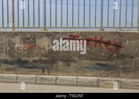 Beirut, Libanon, 24. April 2019. Graffiti an der Wand fordert Gerechtigkeit von der Türkei für den Völkermord an den Armeniern als Armenier auf der ganzen Welt sind die Kennzeichnung der 104. Jahrestag der Ersten Weltkrieg - ära Massenmorde an Armeniern durch 1.5Million osmanischen Türken in was Sie bestehen war ein völkermord - um einen Begriff von der Türkei heftig Kredit abgelehnt: Amer ghazzal/Alamy leben Nachrichten Stockfoto