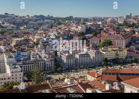 Luftaufnahme von Castelo de Sao Jorge Aussichtspunkt im Stadtzentrum von Lissabon, Portugal mit Sao Jose Krankenhaus Stockfoto