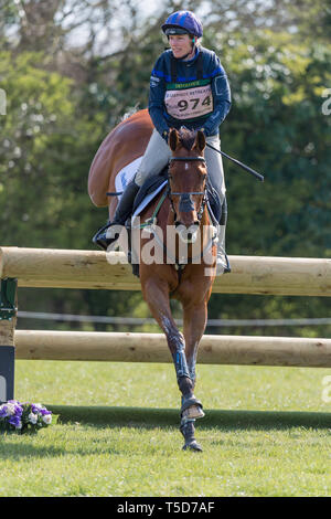 Burnham Market International Horse Trials, Burnham Market, Norfolk, England, 13. April 2019. Zara Tindall und ihrem Pferd Watkins an die Cro-nehmen Stockfoto