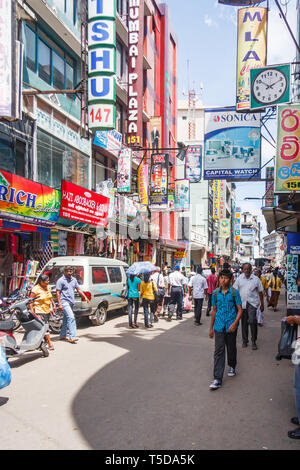 Colombo, Sri Lanka - 16. März 2011: der belebten Straße im Pettah Bezirk. Dies ist der Handel und die Gegend der Stadt. Stockfoto