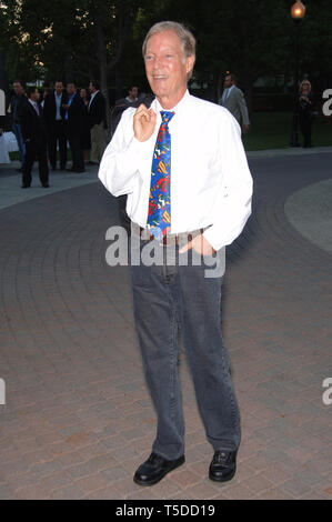 LOS ANGELES, Ca. 25. August 2006: Schauspieler RICHARD CHAMBERLAIN an der Jahreszeit vier Premiere Screening für die TV-Serie "Nip/Tuck" bei Paramount Studios, Hollywood. © 2006 Paul Smith/Featureflash Stockfoto