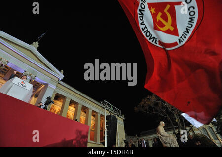 Athen, Griechenland. 25. Jan 2015. Alexis Tsipras Adressen Fans feiern den Wahlsieg von SYRIZA in Athen, Griechenland. Credit: Nicolas Koutsokostas/Alamy Stock Foto. Stockfoto