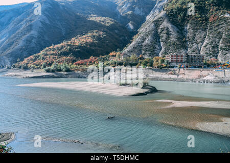 Radika River im Norden von Mazedonien im Sommer Stockfoto