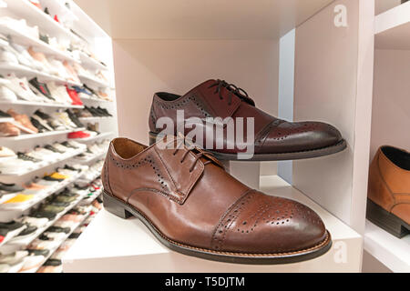 Elegante Schuhe auf store Display Stockfoto