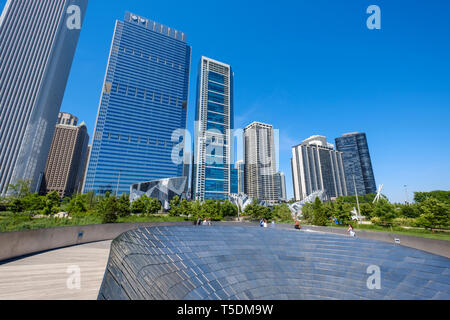 BP Fußgängerbrücke vom Architekten Frank Gehry im Millennium Park in der Innenstadt von Chicago Stockfoto
