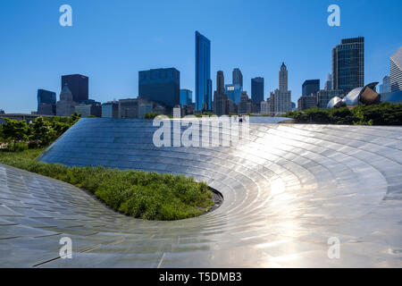 BP Fußgängerbrücke vom Architekten Frank Gehry im Millennium Park in der Innenstadt von Chicago Stockfoto