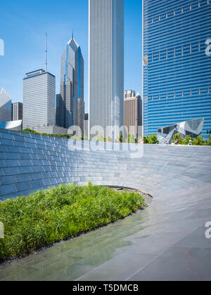 BP Fußgängerbrücke vom Architekten Frank Gehry im Millennium Park in der Innenstadt von Chicago Stockfoto