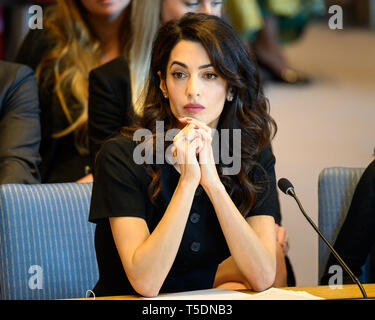 Internationale Menschenrechtsanwalt Amal Clooney während der Sicherheitsrat der Vereinten Nationen Konferenz am Sitz der Vereinten Nationen in New York City gesehen. Stockfoto