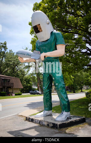 Das Gemini Giant ist außerhalb der Antrieb Startrampe - im Restaurant auf US-Route 66 in Wilmington, County, Illinois, USA Stockfoto