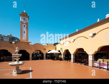 Terrasse und Uhrturm, Innenhof der Markthalle Mercado de Nuestra Señora de Africa, maurische Architektur, Santa Cruz de Tenerife, Teneriffa, Kanarische Inseln Stockfoto