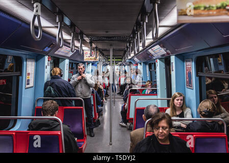 Fahrgäste in der Metro in Lissabon, Portugal Stockfoto