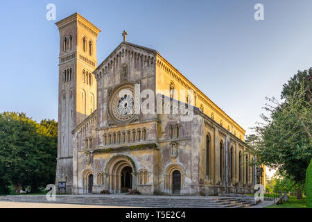 19. jahrhundert St. Maria und St. Nikolaus Pfarrkirche in Wilton im italienischen Romanik erbaut, Wilton, Wiltshire, England, Großbritannien Stockfoto