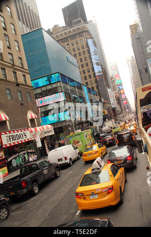 Fahren auf 7. Ave in Richtung Times Square in Manhattan, New York City, USA Stockfoto