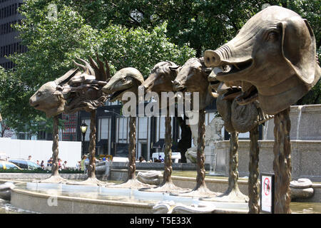 Kreis der Tiere/Sternzeichen Köpfe artwork im Pulitzer Fountain in Manhattan, New York City, USA Stockfoto