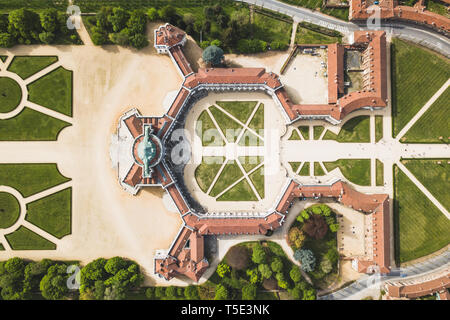 Torino, Italien. 21 Apr, 2019. Die palazzina di Caccia Stupinigi von ist eine der Residenzen des Königshauses Savoyen im nördlichen Italien, Teil des UNESCO-Welterbe Liste. Gebaut als königliche Jagd im frühen 18. Jahrhundert Lodge ist es in Stupinigi entfernt. Credit: Alessandro Bosio/Pacific Press/Alamy leben Nachrichten Stockfoto