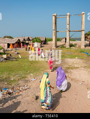 Vertikale Ansicht des Bahnhofs Ruinen bei Dhanushkodi, Indien. Stockfoto