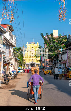 Vertikale streetview von Ramanathaswamy Tempel in Rameswaram, Indien. Stockfoto