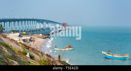 Horizontale Ansicht von Pamban Brücke in Rameswaram, Indien. Stockfoto