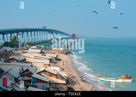 Horizontale Ansicht von Pamban Brücke in Rameswaram, Indien. Stockfoto