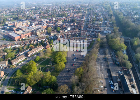 Luftaufnahmen von Burgess Hill in Richtung Zentrum West Sussex von Drone genommen suchen Stockfoto