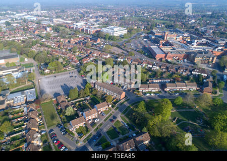 Luftaufnahmen von Burgess Hill in Richtung Zentrum West Sussex von Drone genommen suchen Stockfoto