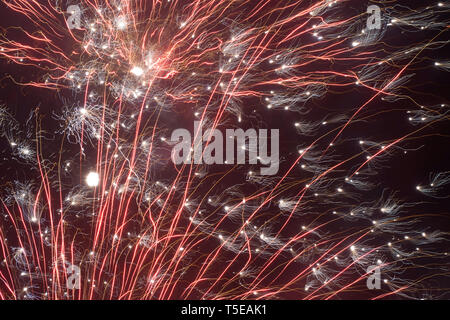 Feuerwerk in den Himmel, feiern Gudi Padva Festival, Thane Maharashtra Indien Asien Stockfoto