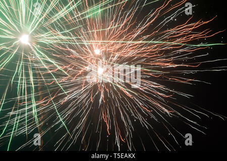 Feuerwerk in den Himmel, feiern Gudi Padva Festival, Thane Maharashtra Indien Asien Stockfoto