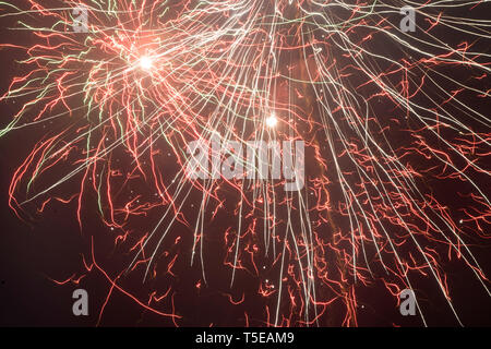 Feuerwerk in den Himmel, feiern Gudi Padva Festival, Thane Maharashtra Indien Asien Stockfoto