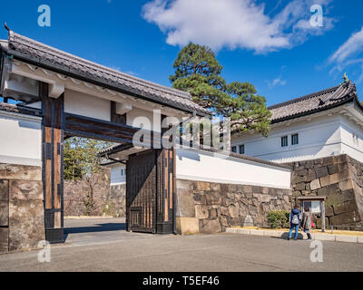 21. März 2019: Tokyo, Japan - sakurada-mon Tor, ein Eingang zum Kaiserpalast, Tokyo. Stockfoto