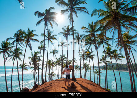 Liebespaar im Coconut Tree Hill in Mirissa, Sri Lanka Stockfoto