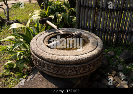 Hyotanmon-Chozubachi, Rinshunkaku, Sankeien Garten, Naka-Ku, Yokohama City, Präfektur Kanagawa, Japan Stockfoto